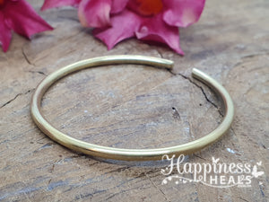 Minimalist Brass Cuff Bracelet – Timeless, Elegant & Versatile